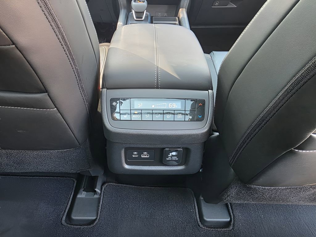 Used 2025 Nissan Pathfinder Platinum w/ Cargo Package image 11