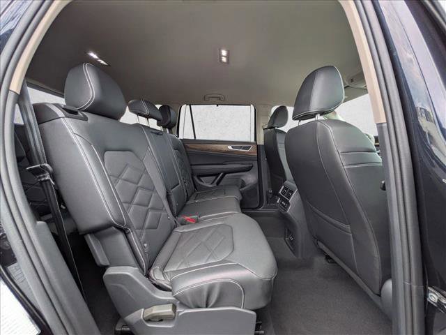 Used 2025 Volkswagen Atlas SE image 19