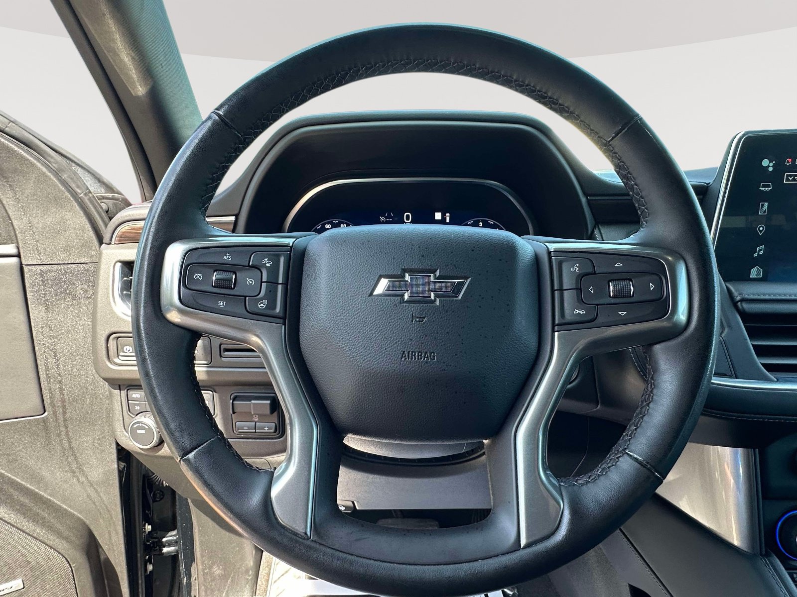 Used 2023 Chevrolet Tahoe Z71 w/ Luxury Package AWD/4WD image 14