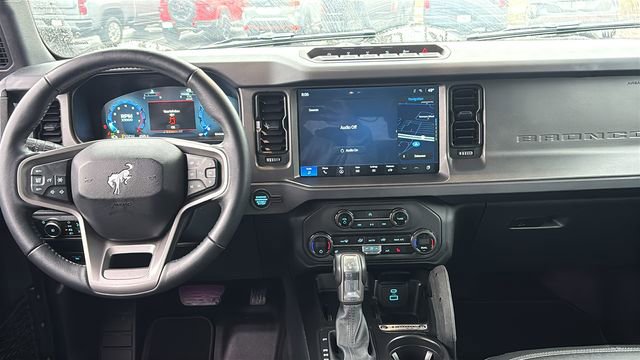 Used 2025 Ford Bronco Badlands image 9