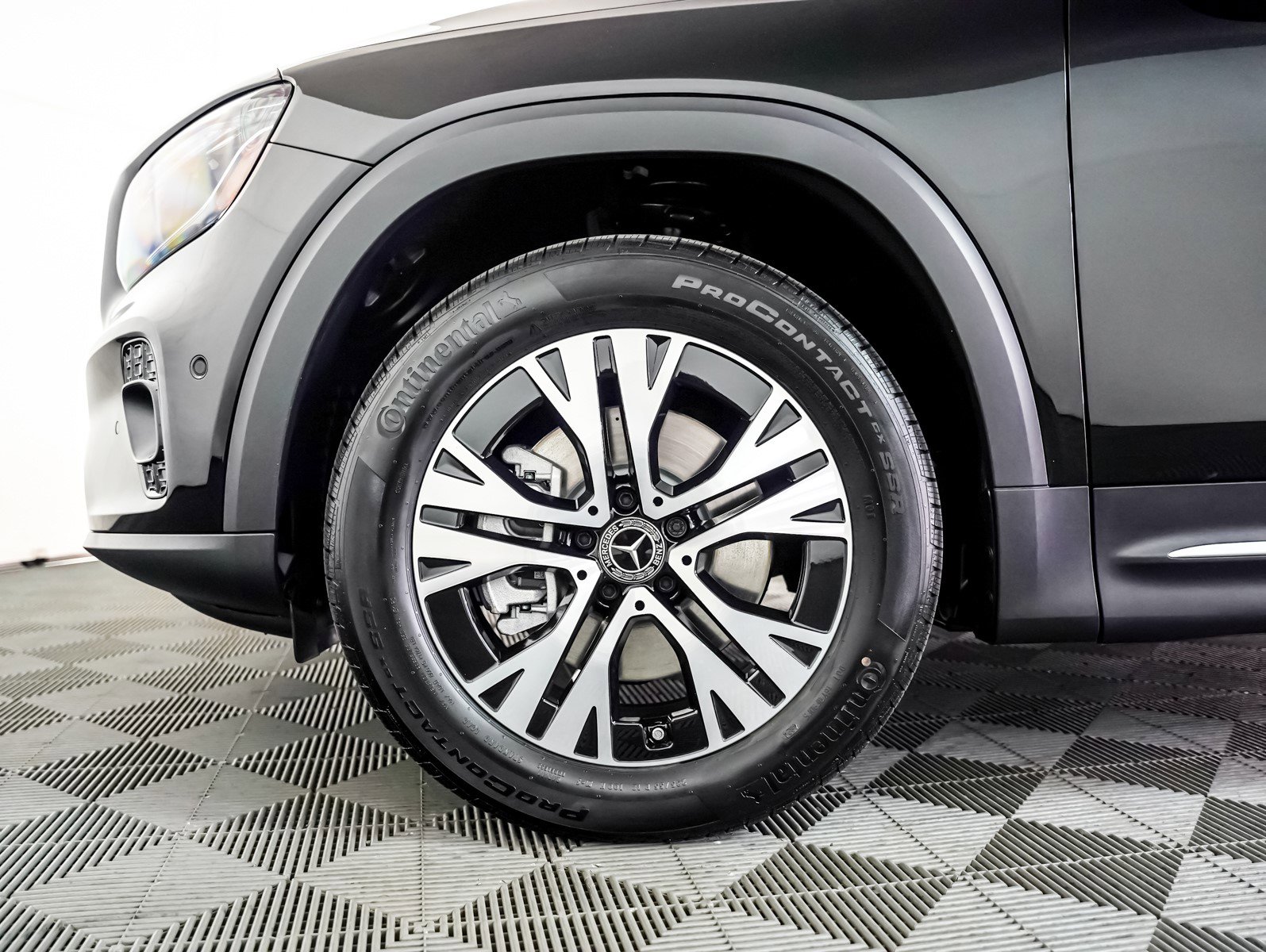 New 2025 Mercedes-Benz GLB 250 image 6