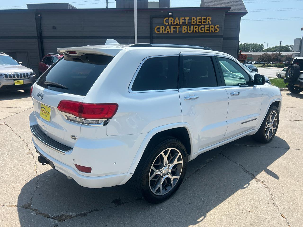 Used 2019 Jeep Grand Cherokee Overland AWD/4WD image 3