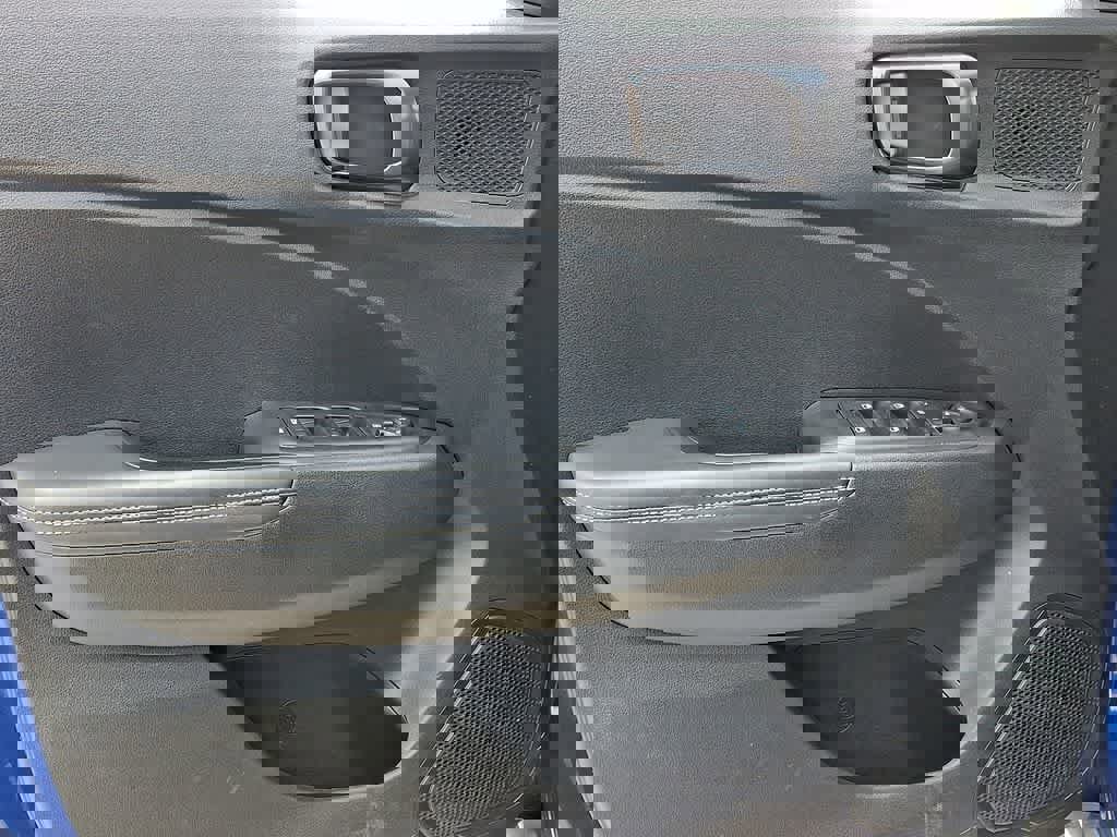 Used 2024 Hyundai Venue Limited image 11