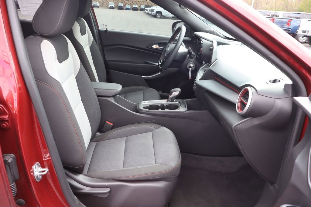 Used 2024 Chevrolet Trax RS w/ Driver Confidence Package FWD image 26