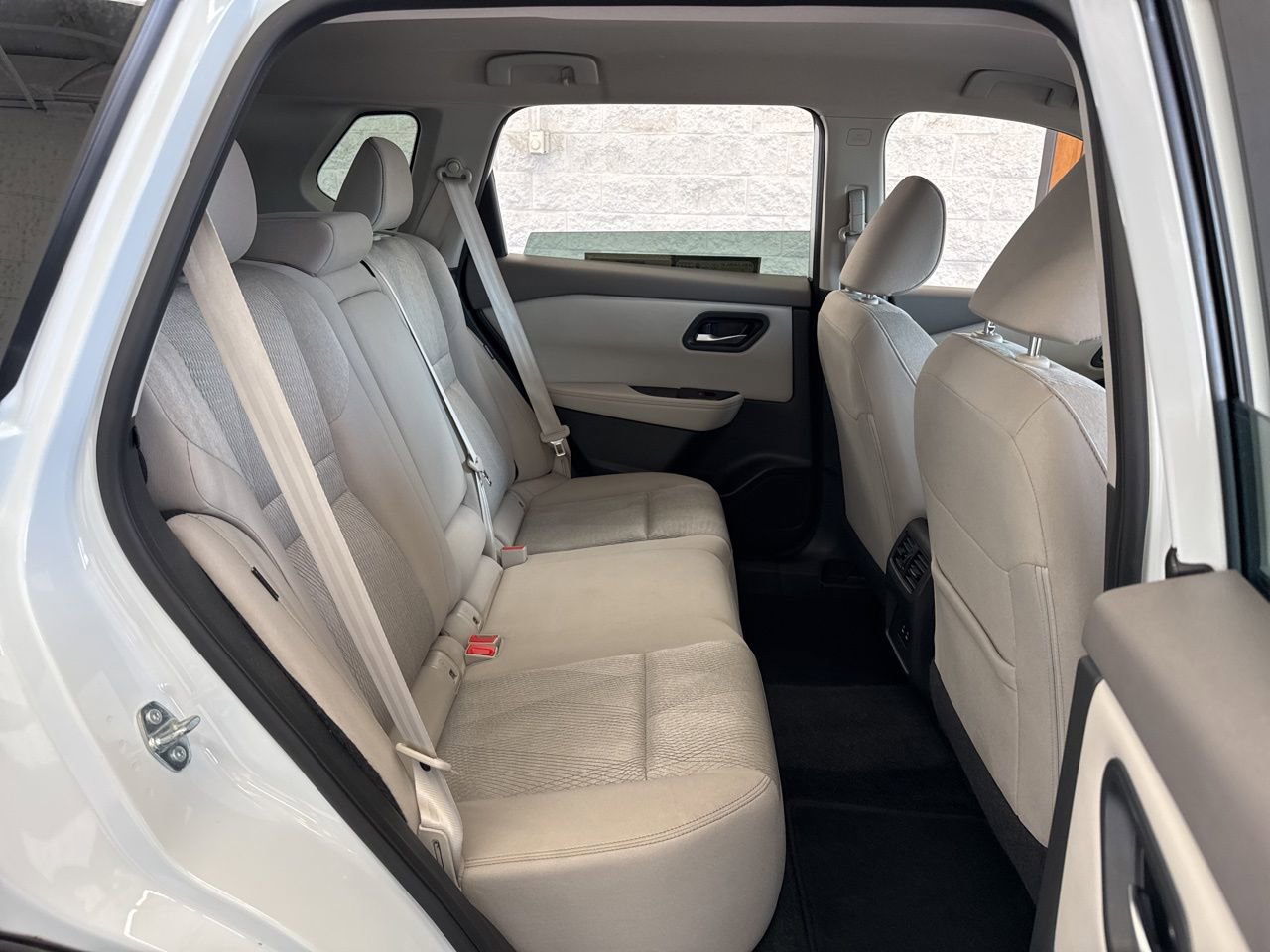 Used 2025 Nissan Rogue SV image 40