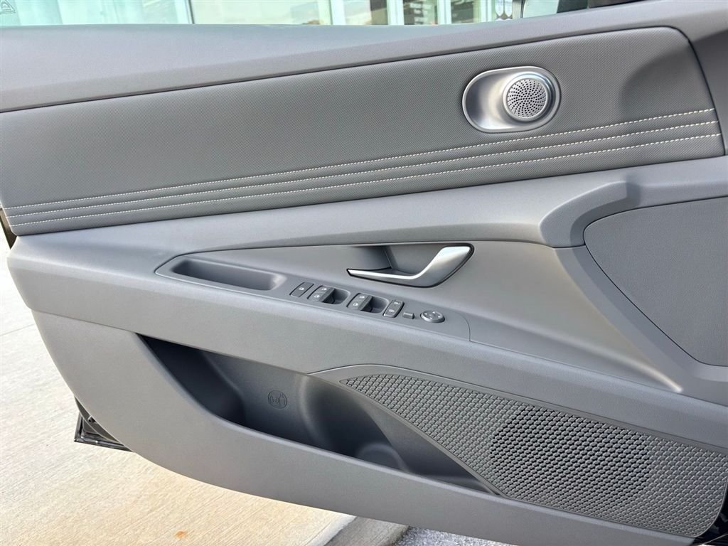 Certified 2026 Hyundai Elantra Sport FWD image 11