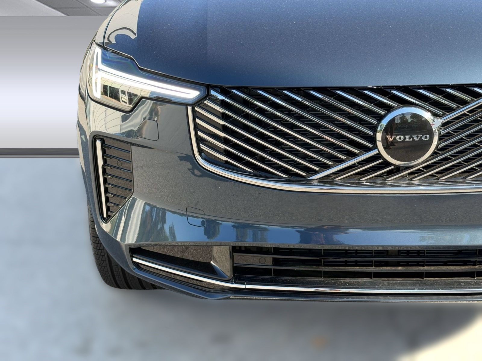 New 2027 Volvo XC60 B5 Core AWD/4WD image 12