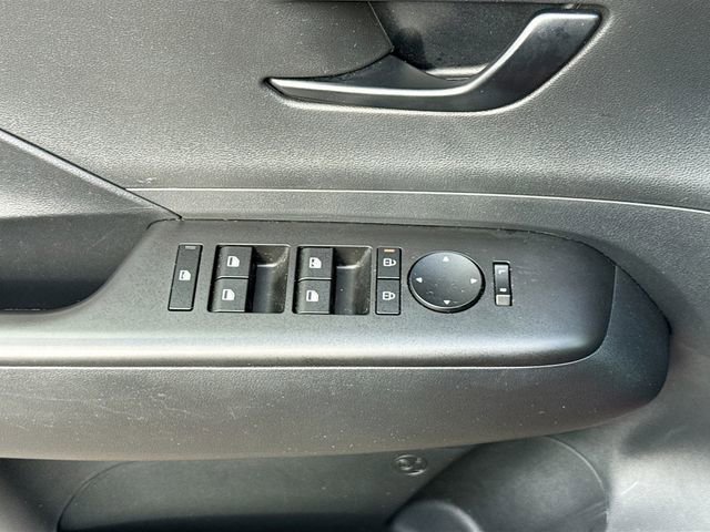 Certified 2025 Hyundai Kona SE image 17