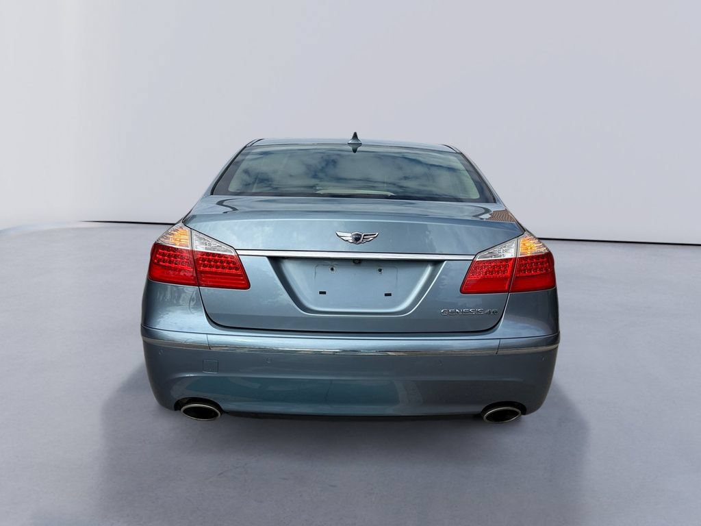 Used 2010 Hyundai Genesis 4.6 w/ Technology Pkg 5 RWD image 4