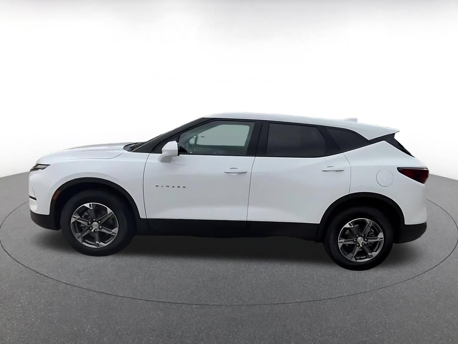 Used 2026 Chevrolet Blazer LT FWD image 9