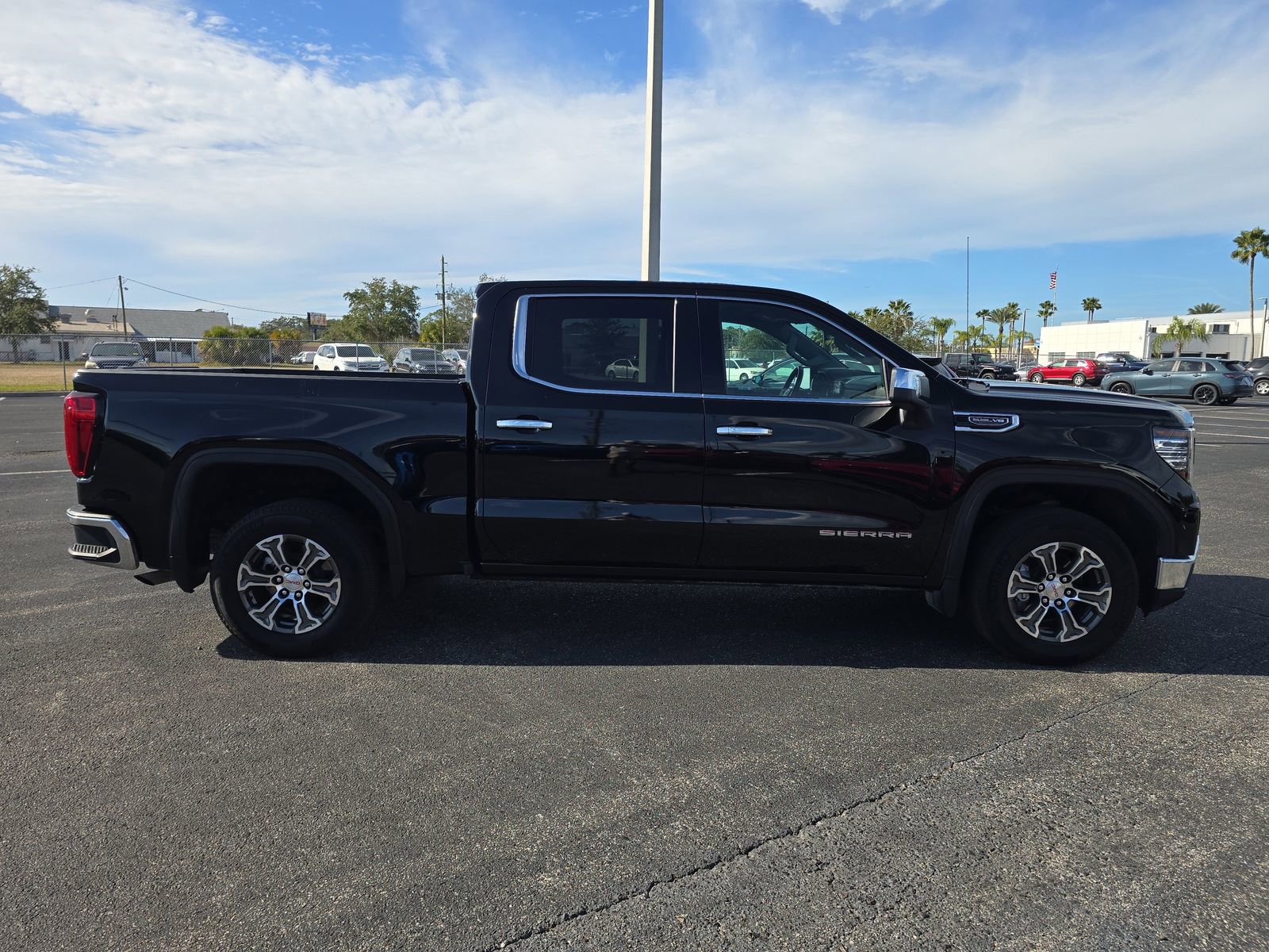Used 2025 GMC Sierra 1500 SLT image 3