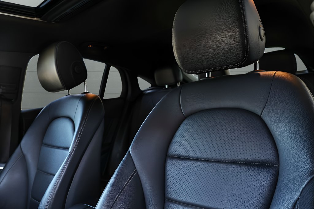 Used 2022 Mercedes-Benz GLC 300 4MATIC Coupe image 2