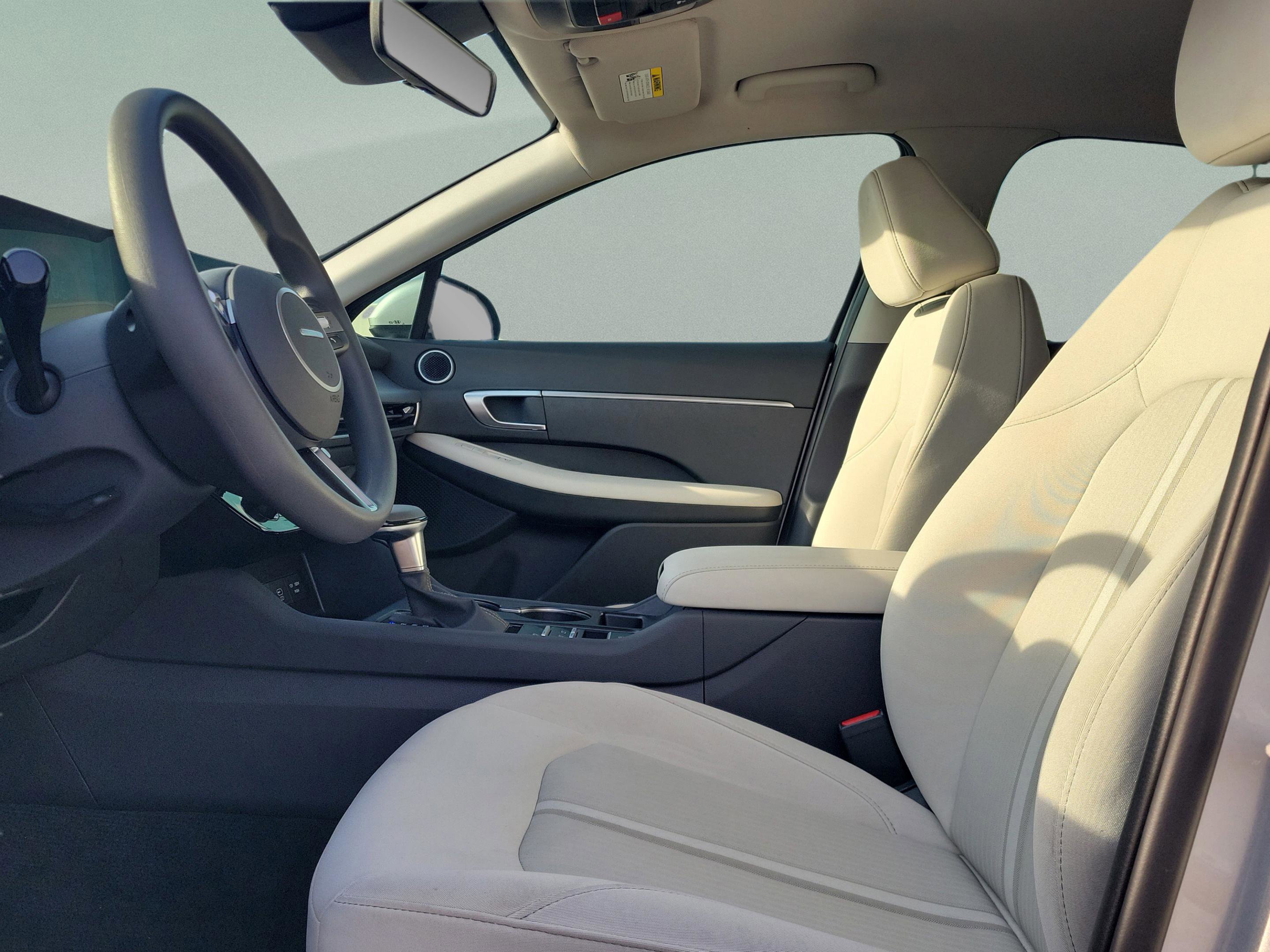 Used 2025 Hyundai Sonata SE image 13