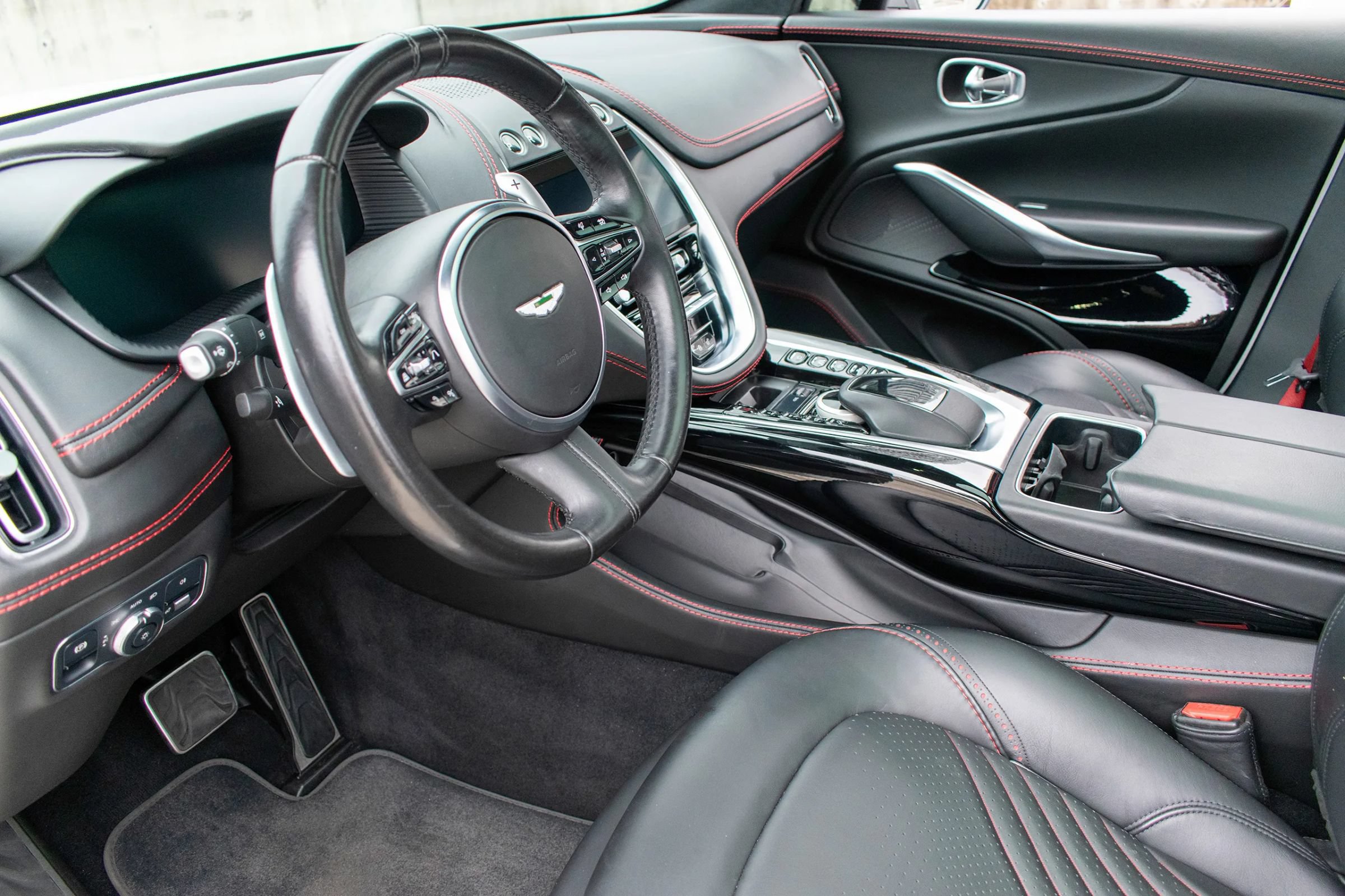 Used 2021 Aston Martin DBX AWD/4WD image 14