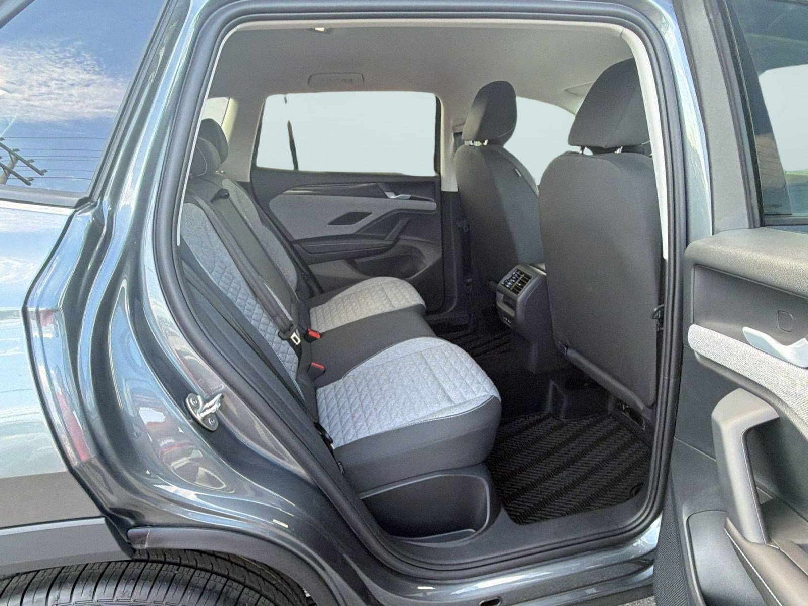 Certified 2026 Volkswagen Tiguan S FWD image 28