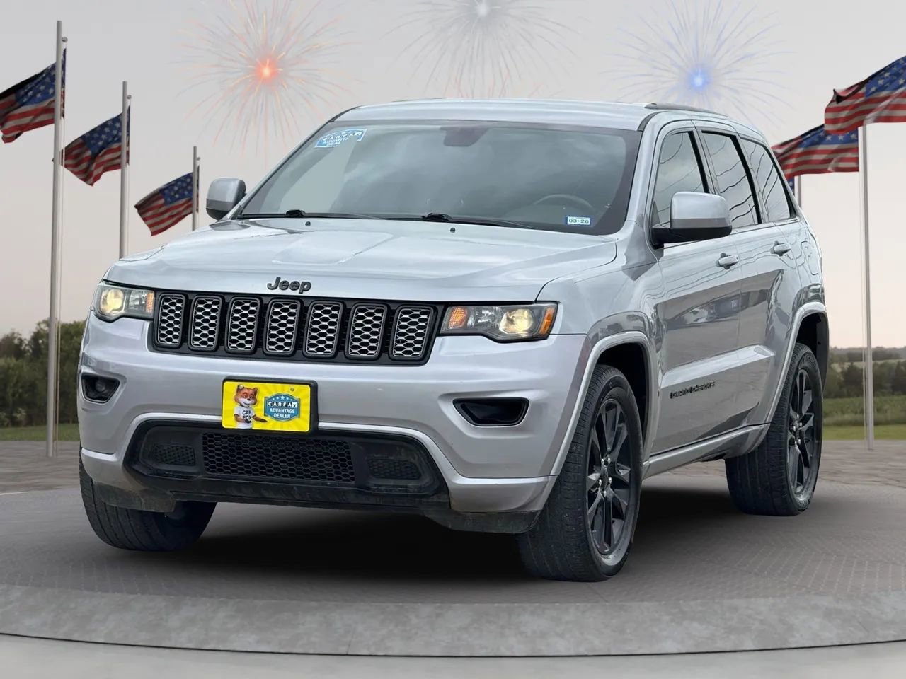 Used 2021 Jeep Grand Cherokee Laredo X image 2