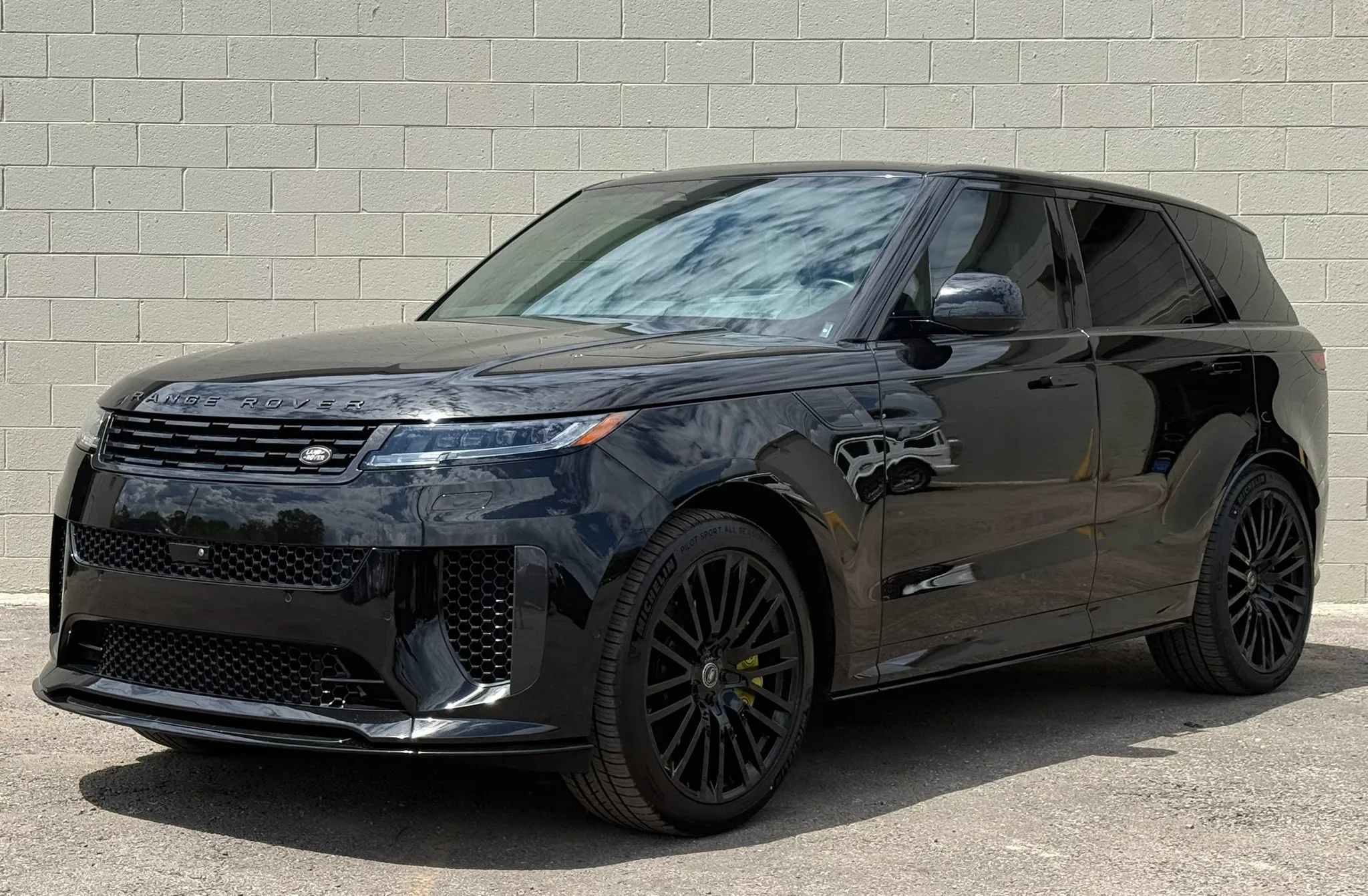 Used 2024 Land Rover Range Rover Sport AWD/4WD image 1