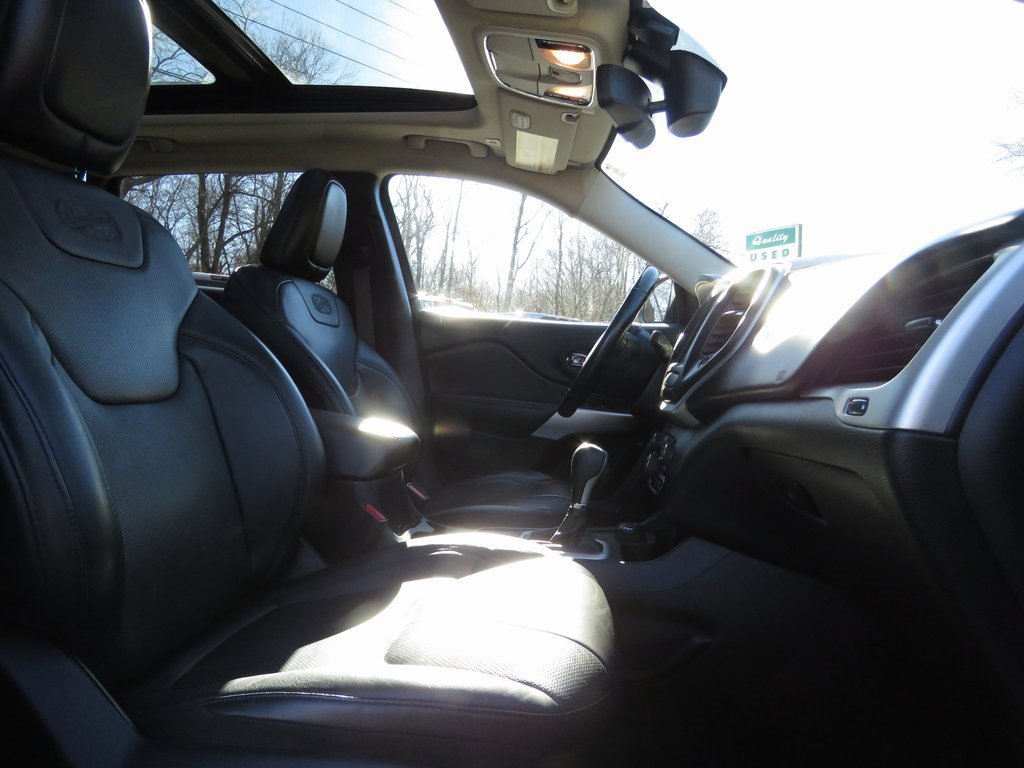 Used 2018 Jeep Cherokee Overland w/ Heavy Duty Protection Group image 14