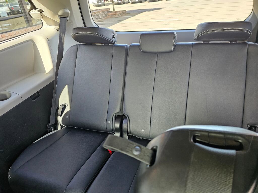 Used 2015 Toyota Sienna SE w/ SE Preferred Package FWD image 13