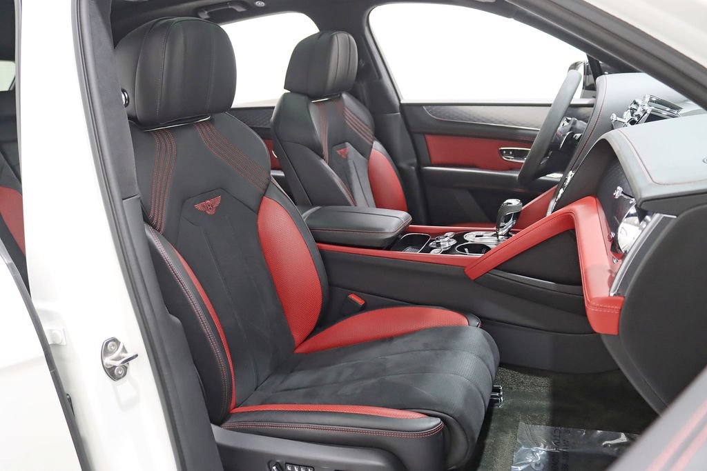 Used 2023 Bentley Bentayga AWD/4WD image 28