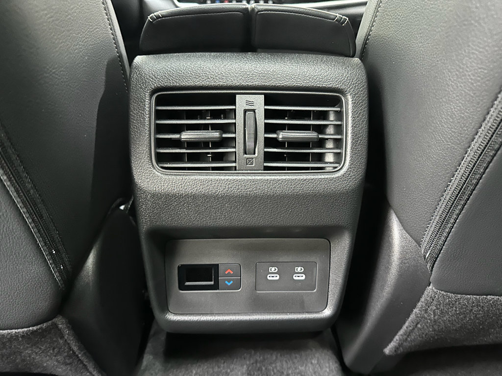 Used 2025 Nissan Rogue SL w/ Tech Package image 31