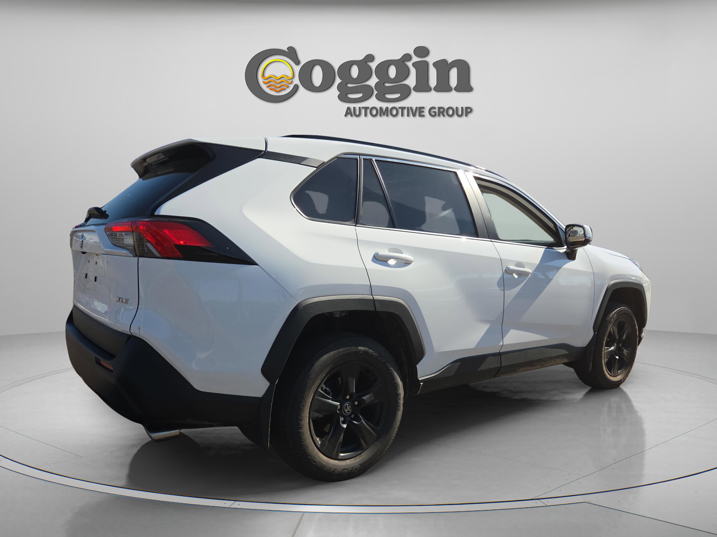 Used 2025 Toyota RAV4 XLE image 6