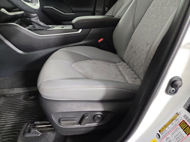 Used 2023 Toyota Highlander Bronze Edition image 34