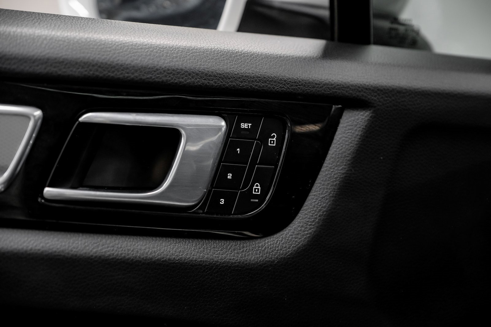 Used 2023 Porsche Cayenne Coupe image 55