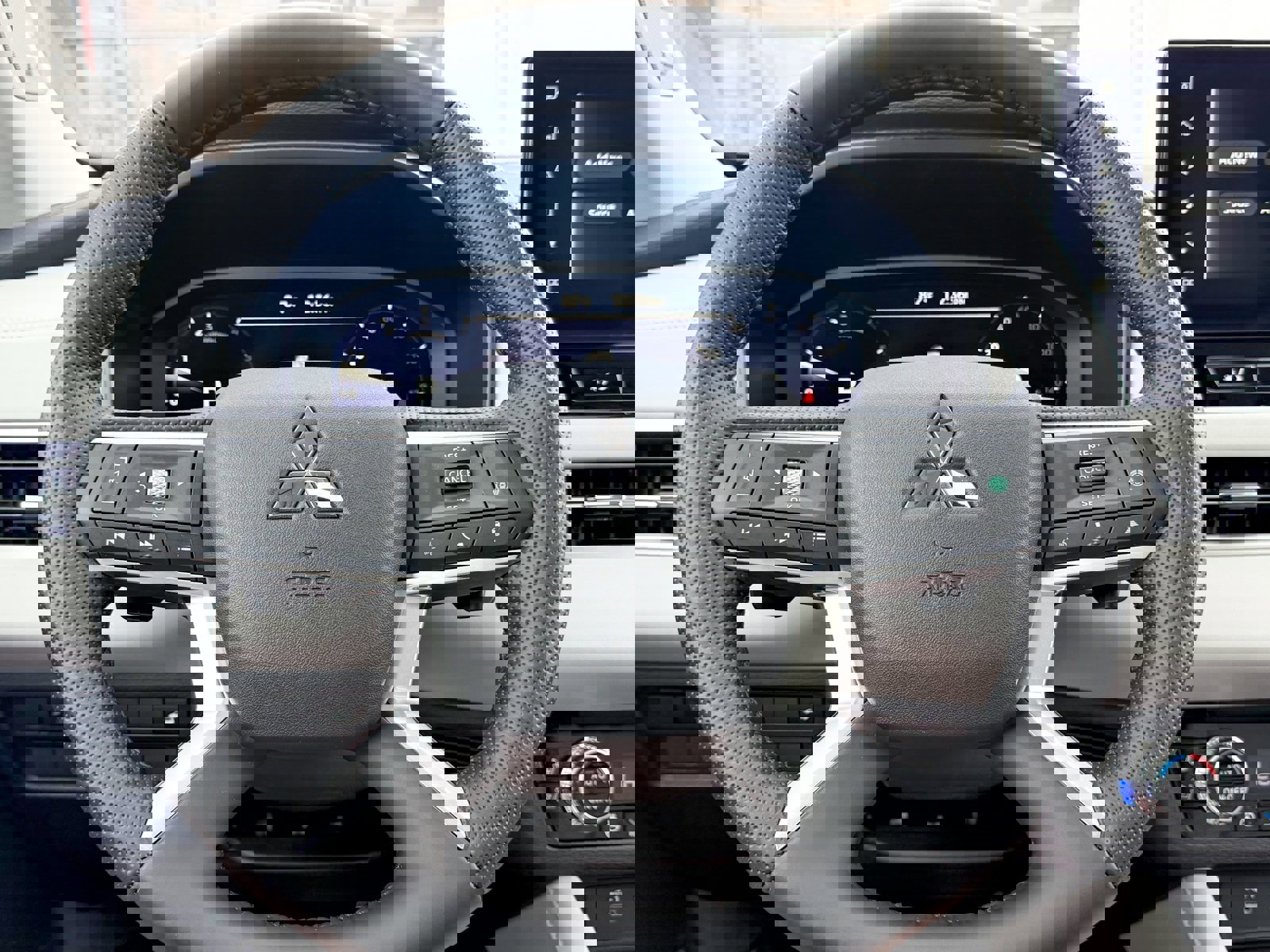 New 2025 Mitsubishi Outlander AWD image 44