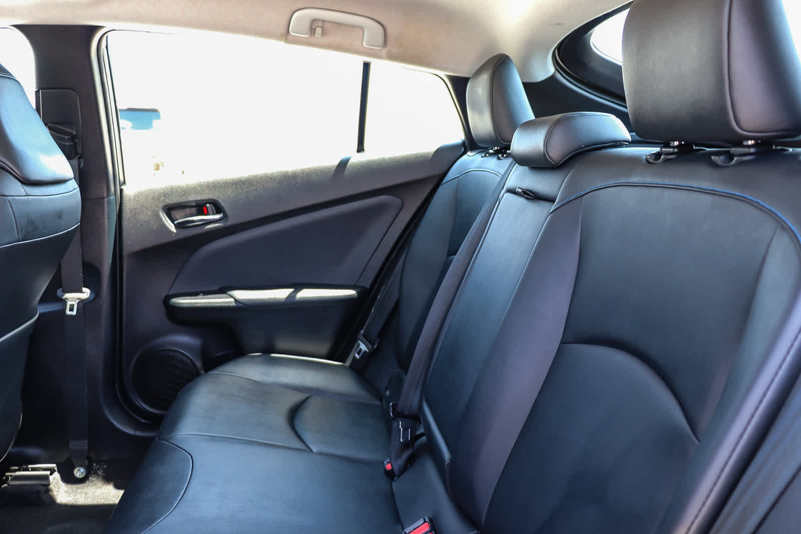 Used 2017 Toyota Prius Four Touring w/ Preferred Accessory Package FWD image 18