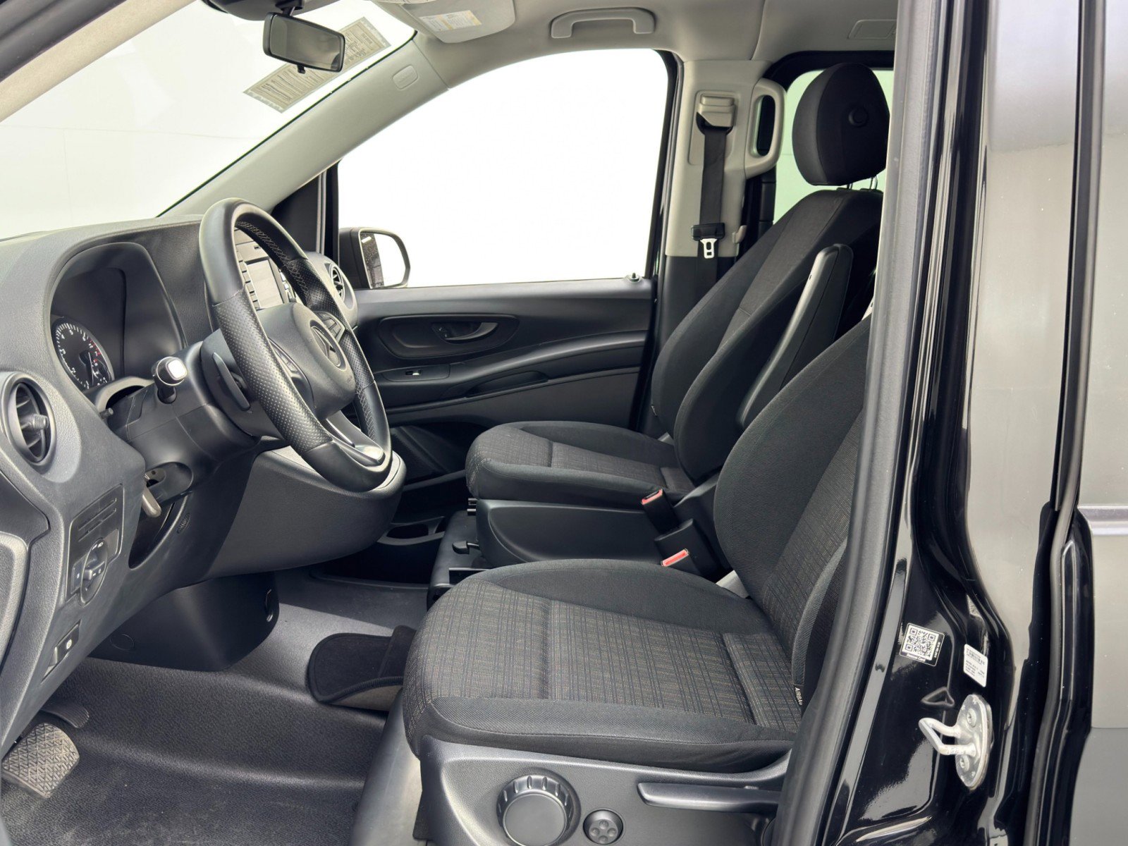 Used 2019 Mercedes-Benz Metris Passenger image 15