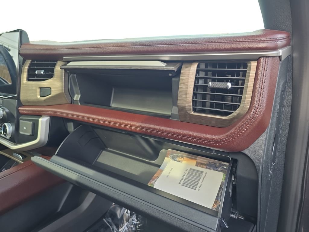 Used 2024 Ford Expedition Limited image 17