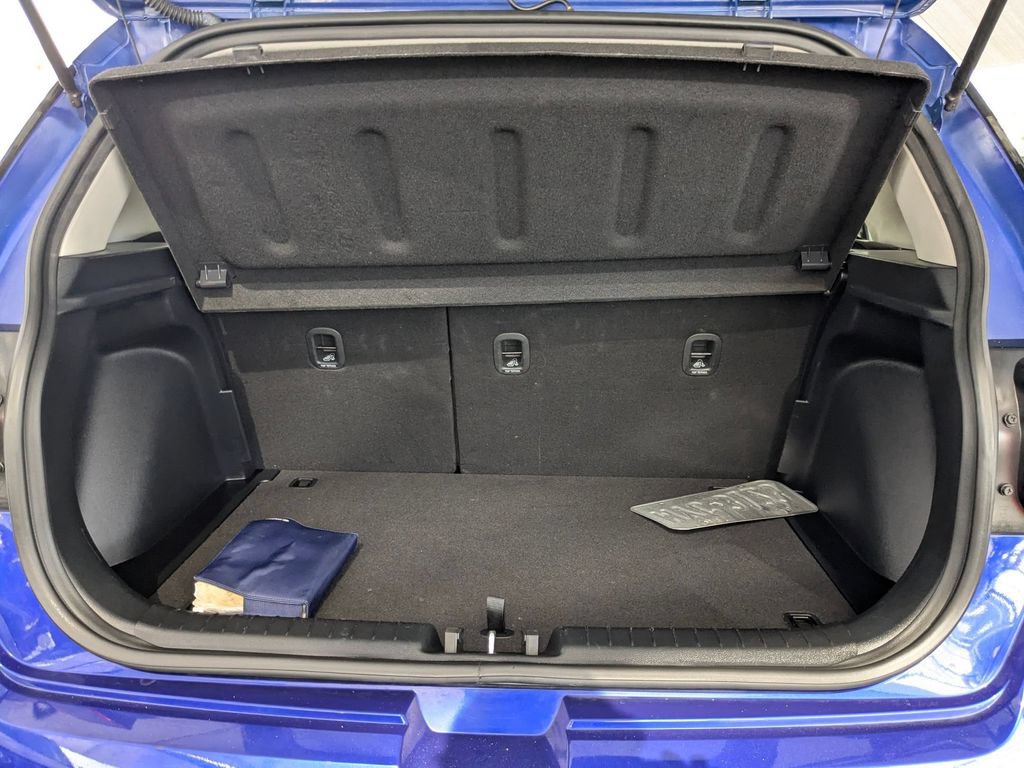 Used 2025 Hyundai Venue SEL FWD image 25