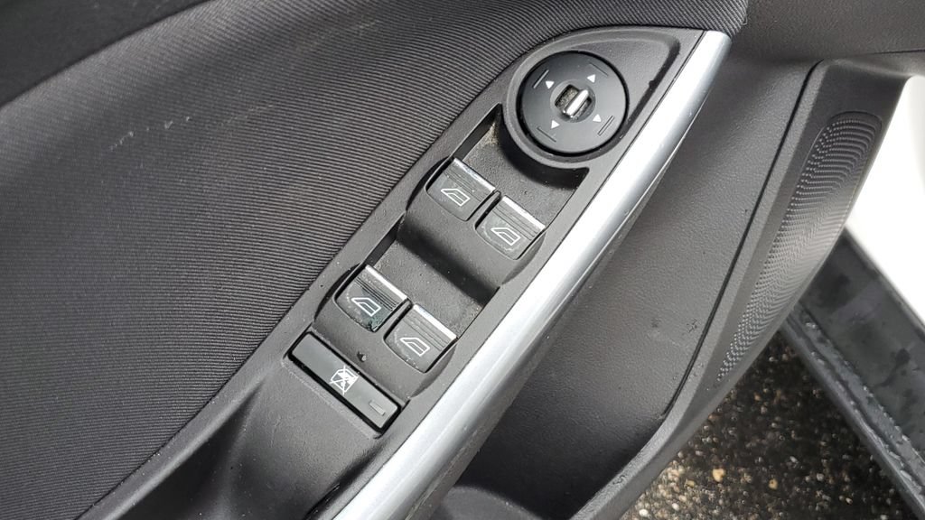 Used 2013 Ford Focus Titanium FWD image 6