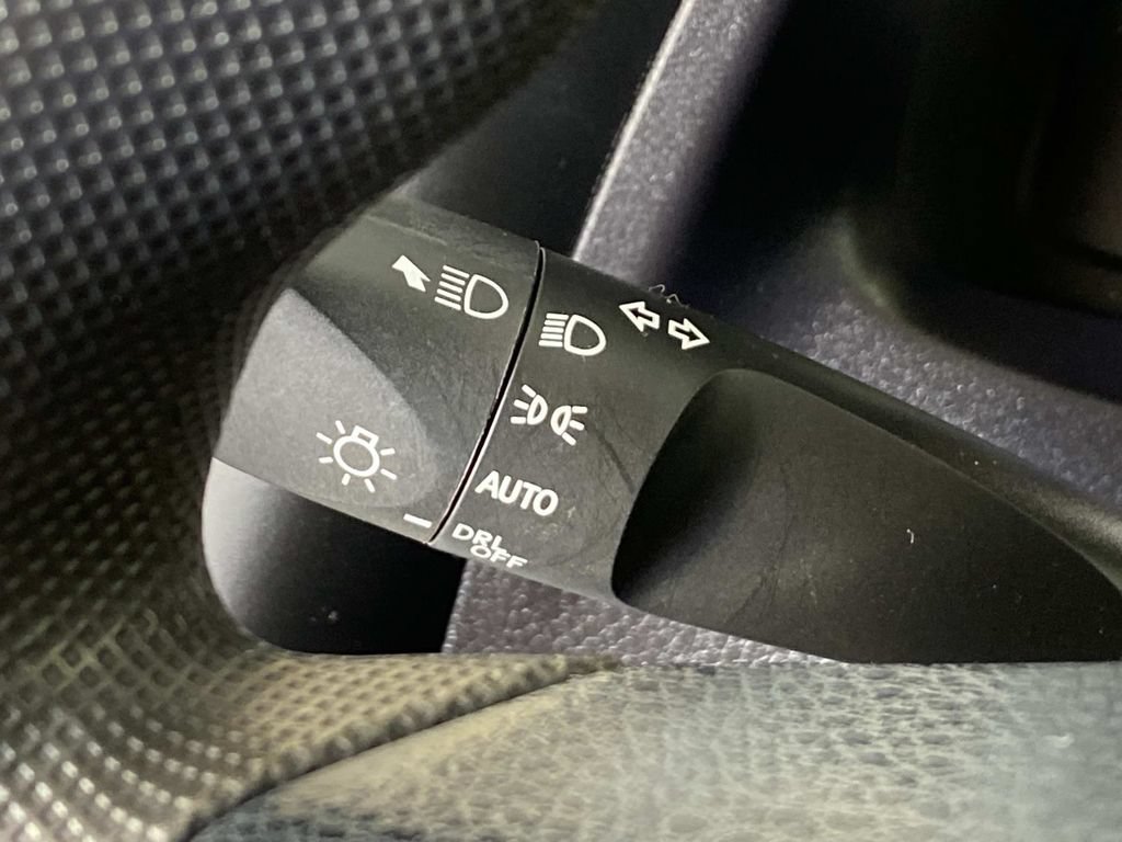 Used 2018 Toyota Corolla LE FWD image 17