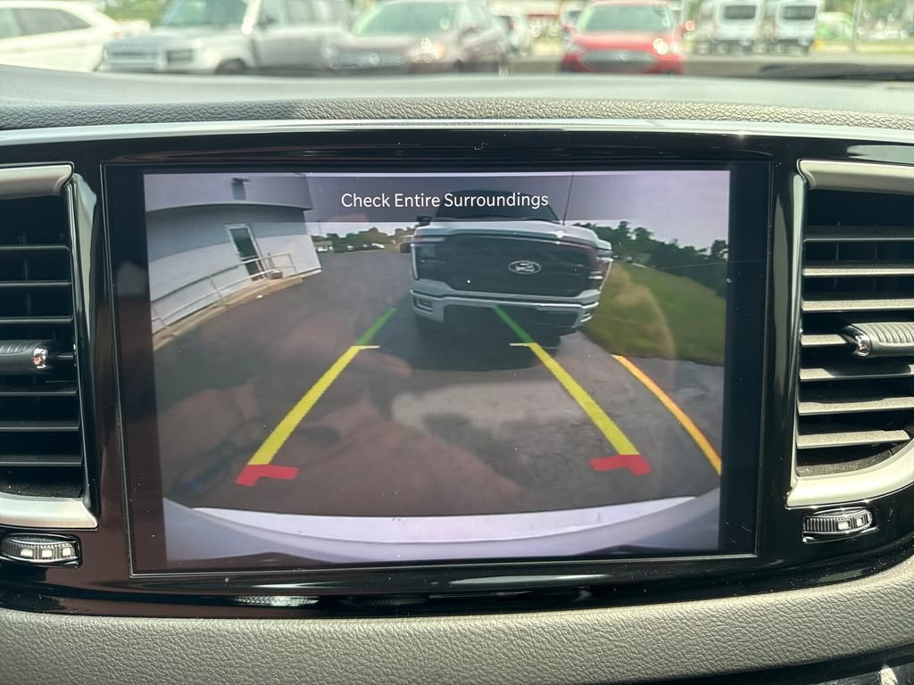 Used 2024 Chrysler Pacifica Touring-L FWD image 16