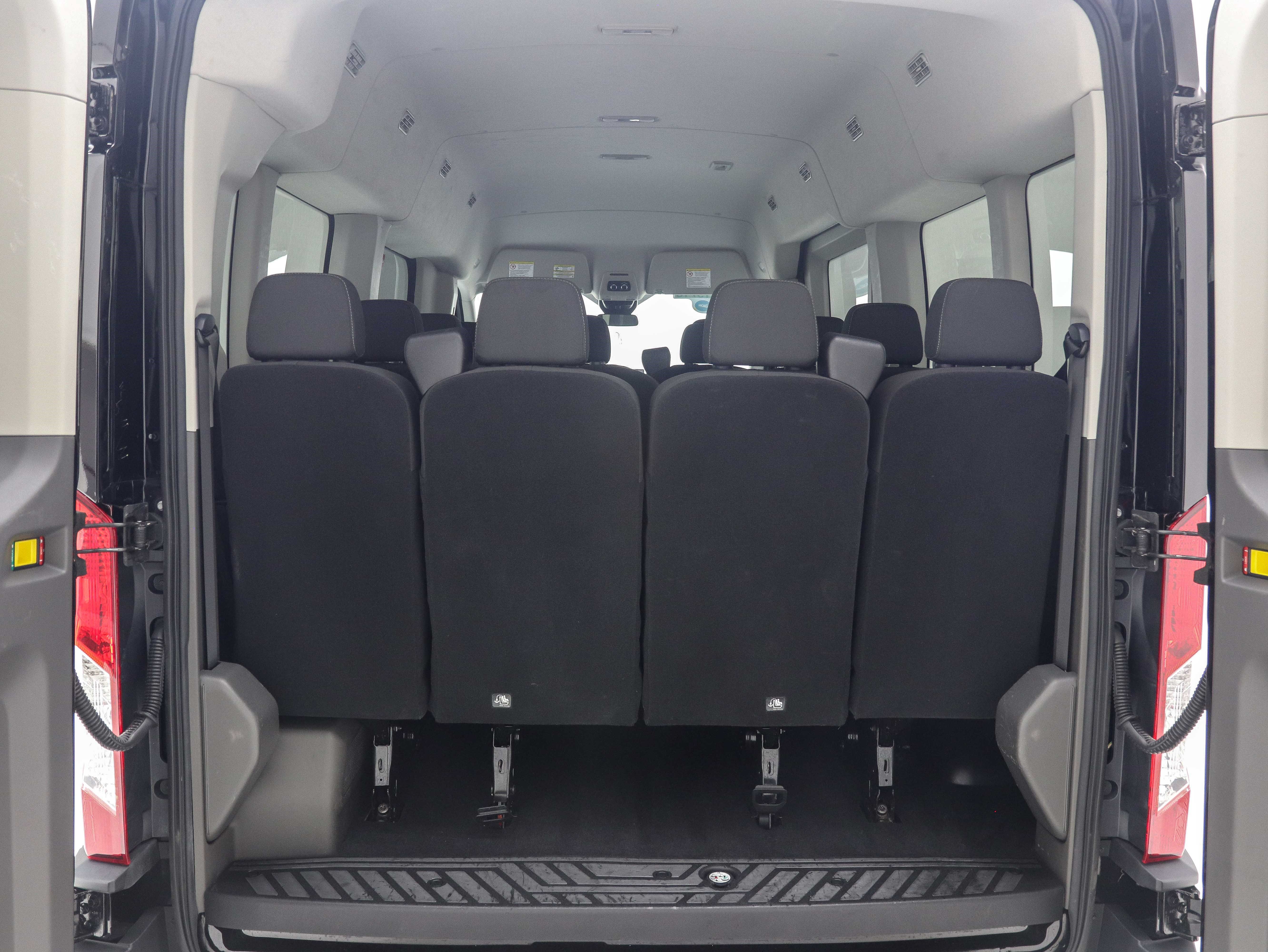 Used 2022 Ford Transit 350 XLT RWD image 11