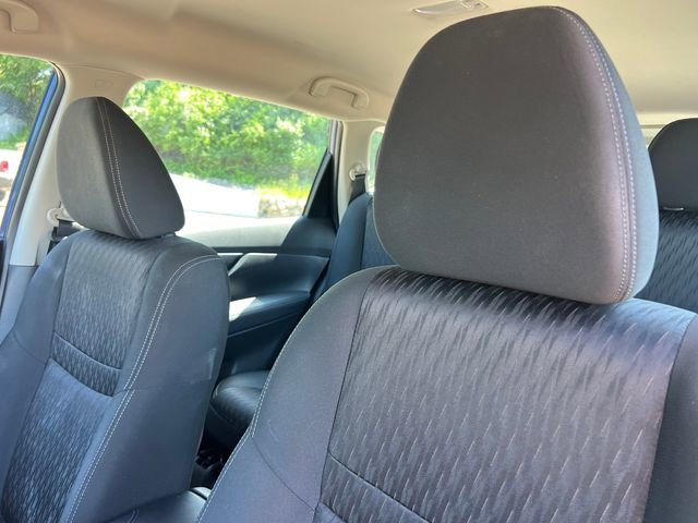 Used 2019 Nissan Rogue S AWD/4WD image 11