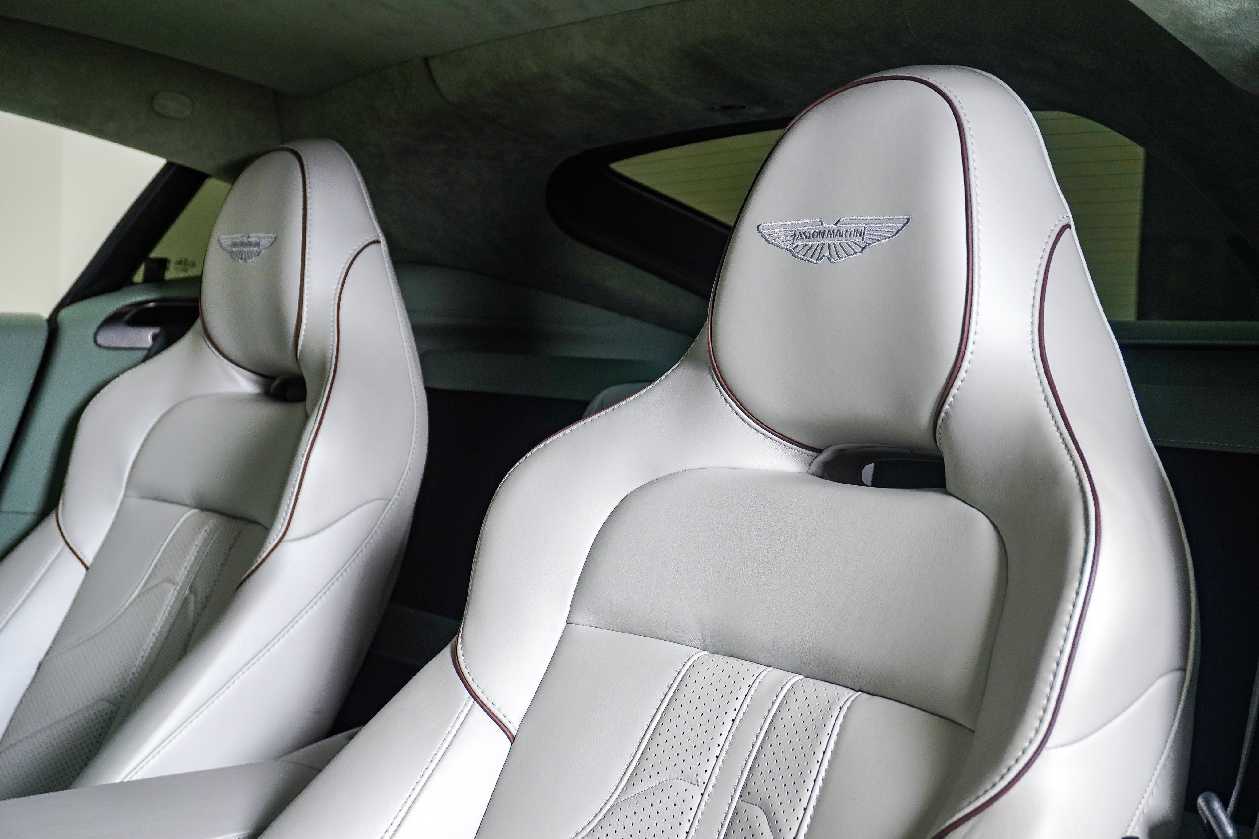 Used 2025 Aston Martin V8 Vantage Coupe RWD image 21