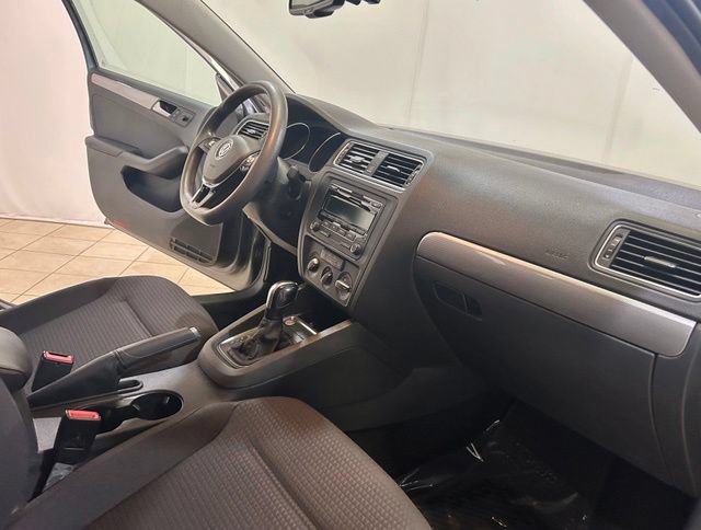Used 2015 Volkswagen Jetta SE FWD image 19