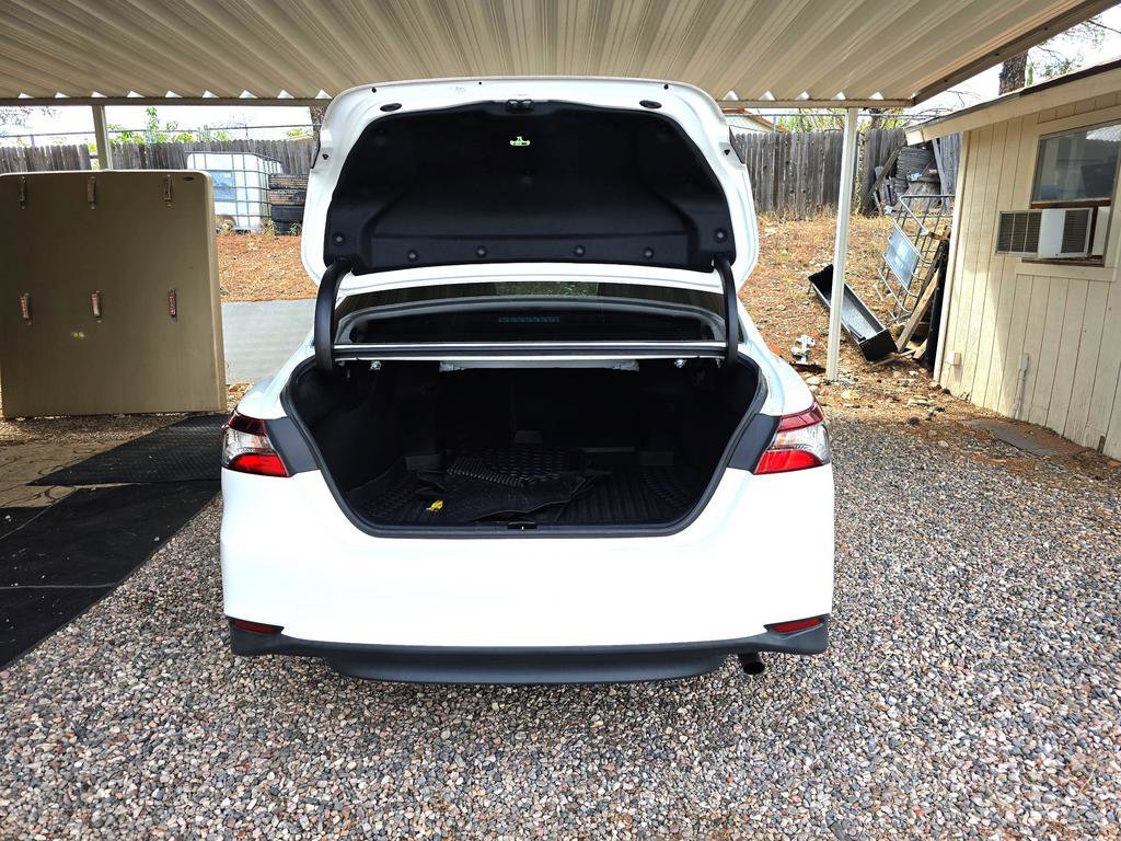 Used 2021 Toyota Camry LE image 13