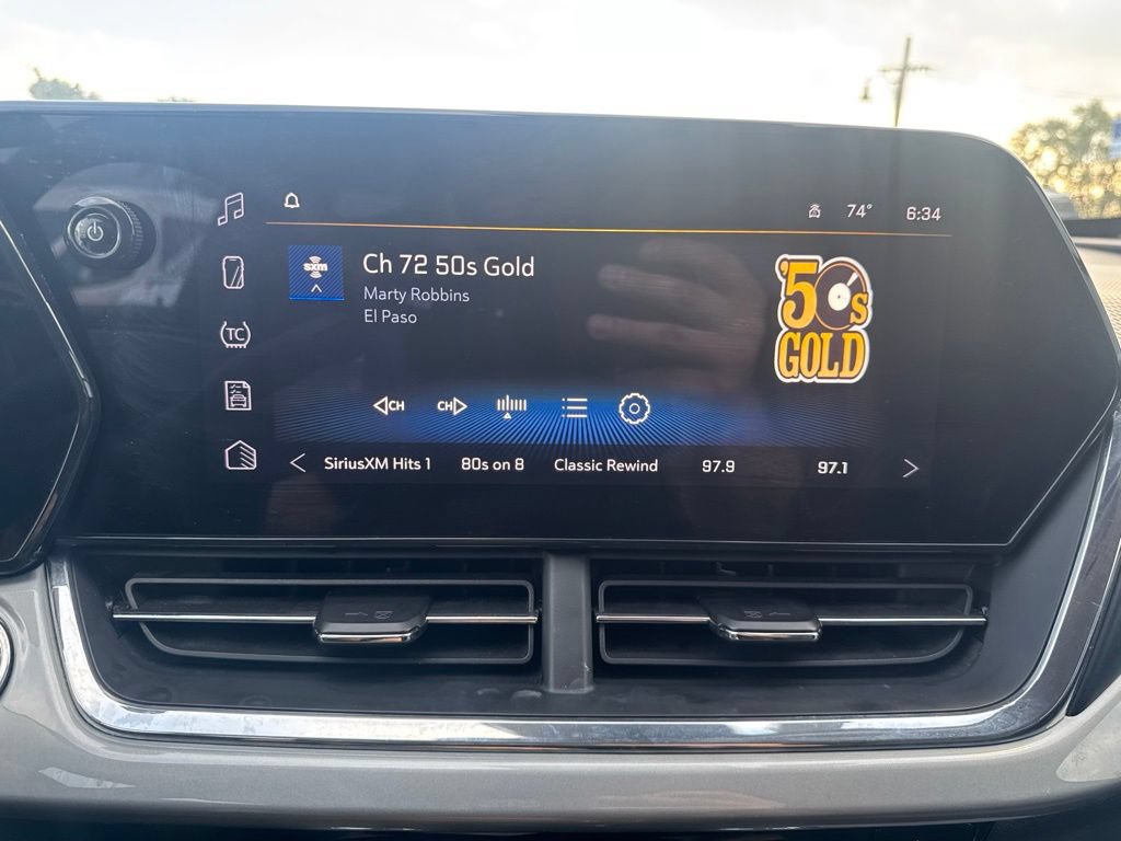 Used 2025 Chevrolet Trax LT FWD image 19