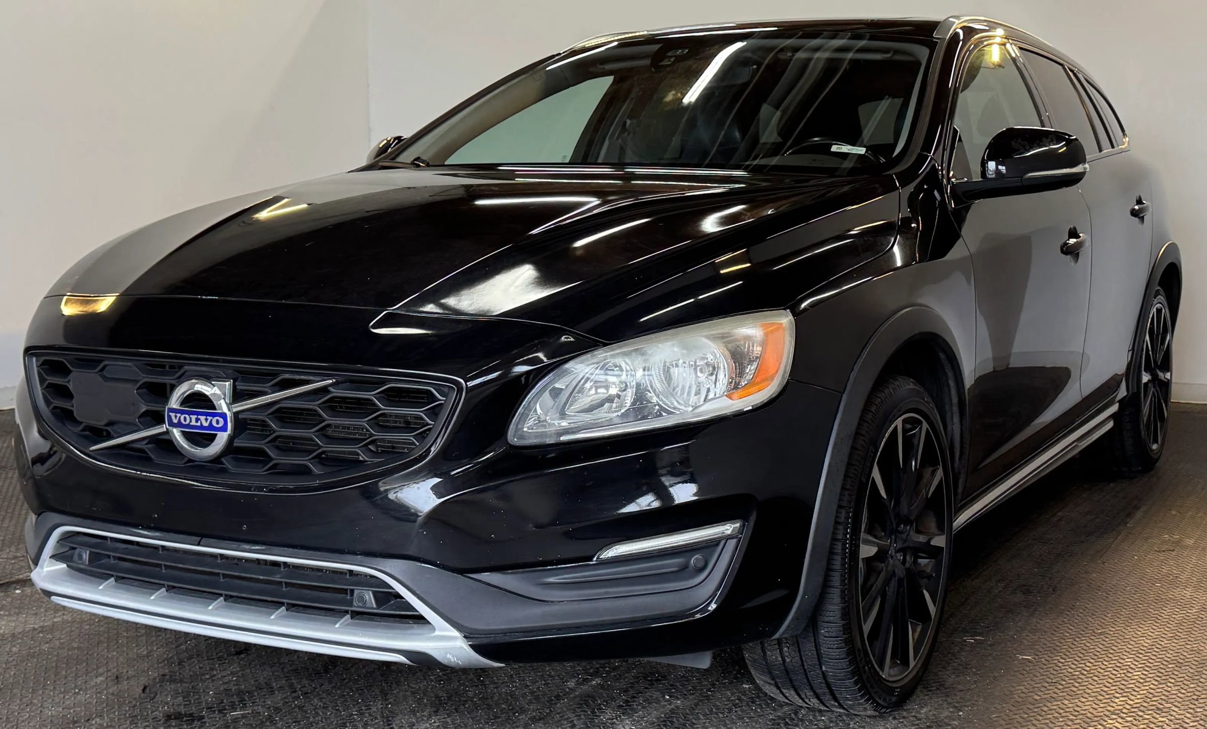 Used 2017 Volvo V60 T5 Cross Country w/ Convenience Package AWD/4WD image 4