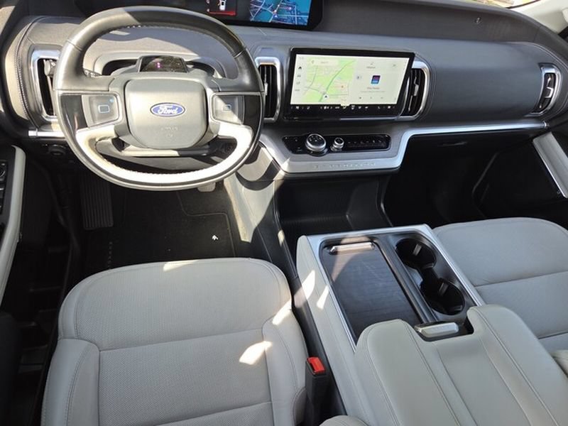 Used 2025 Ford Expedition Platinum AWD/4WD image 10