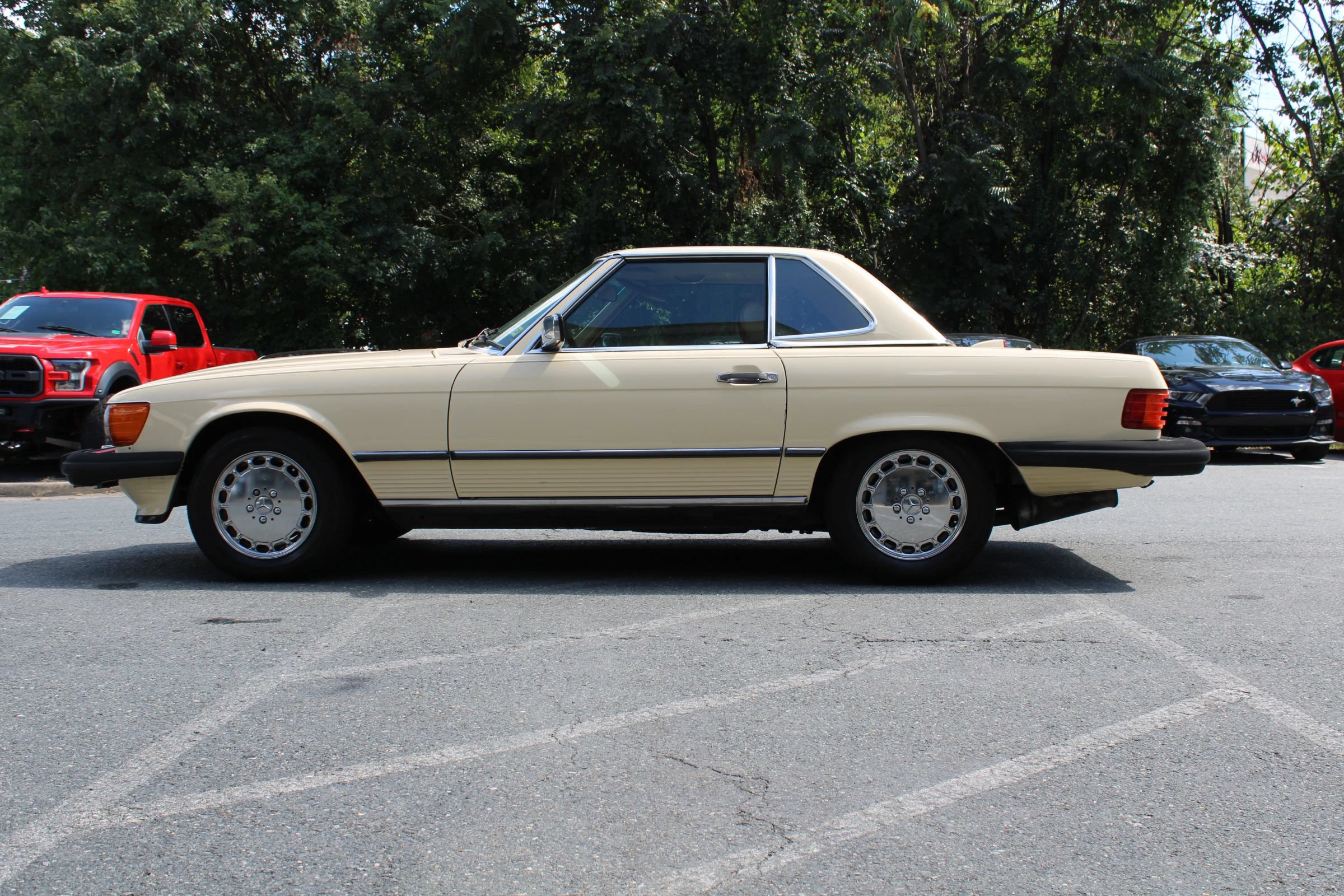 Used 1987 Mercedes-Benz 560 SL image 7