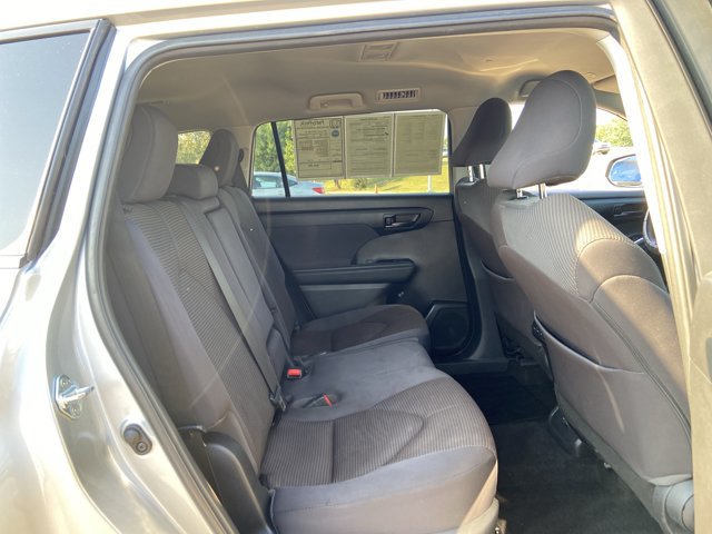 Used 2023 Toyota Highlander LE AWD/4WD image 14