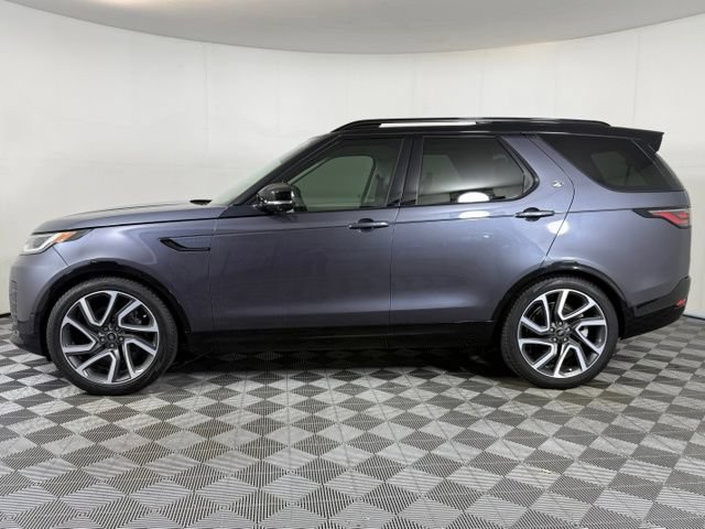 Used 2025 Land Rover Discovery Dynamic SE AWD/4WD image 3