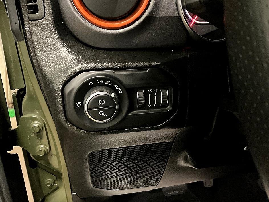 Used 2022 Jeep Gladiator Mojave w/ Cold Weather Group image 16