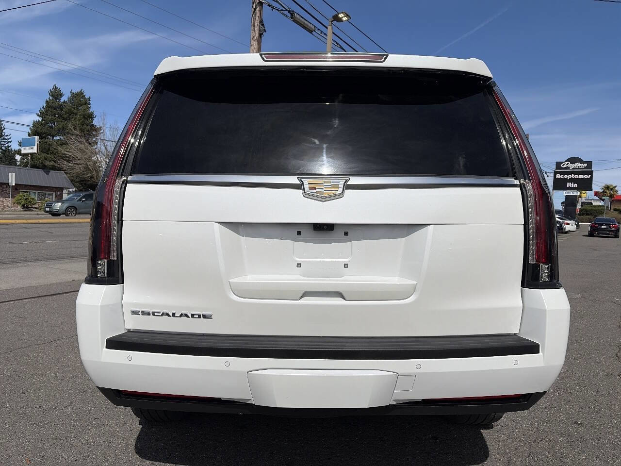 Used 2018 Cadillac Escalade Luxury AWD/4WD image 6
