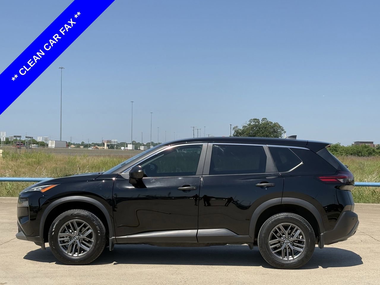 Used 2023 Nissan Rogue S FWD image 3